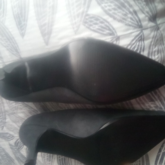NWT George Gray Suede Heels - Picture 6 of 6